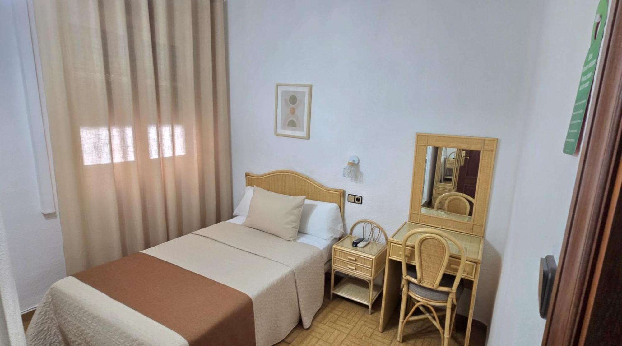 Hostal Prada Madryt Zewnętrze zdjęcie